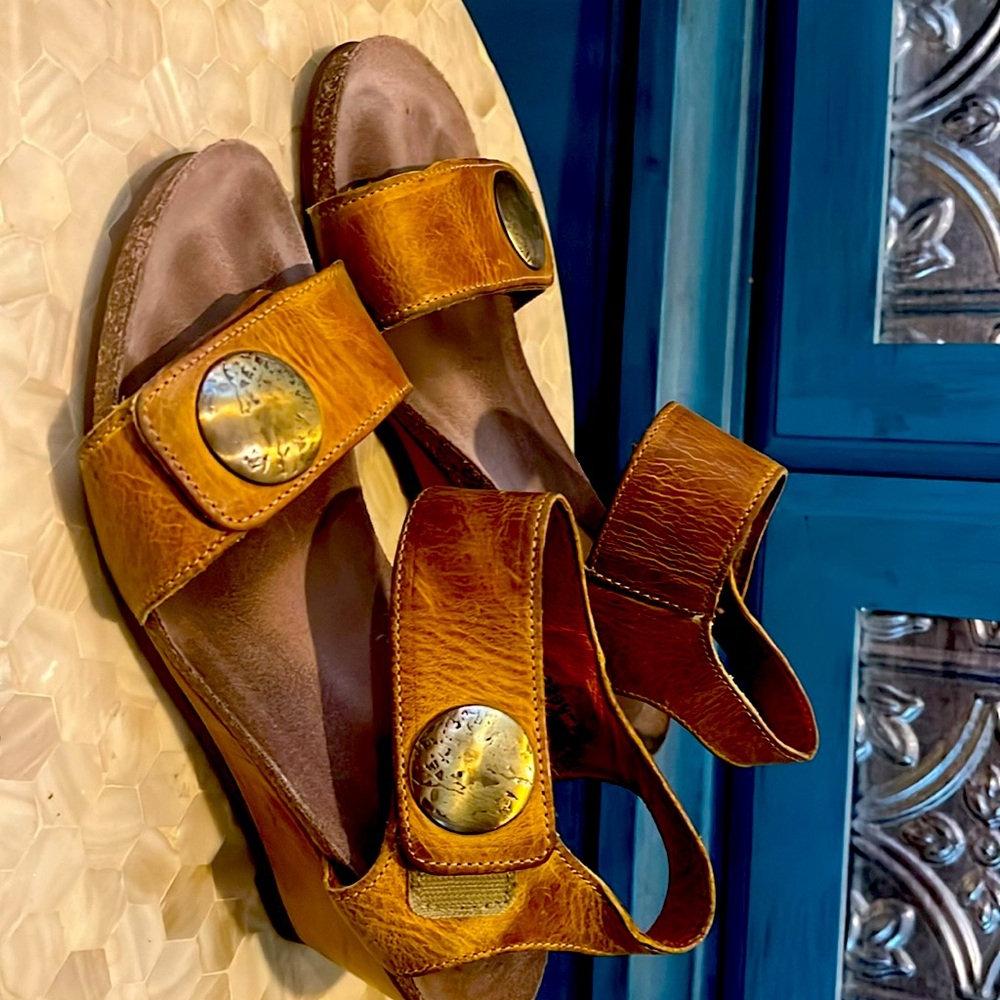 Taos sandals